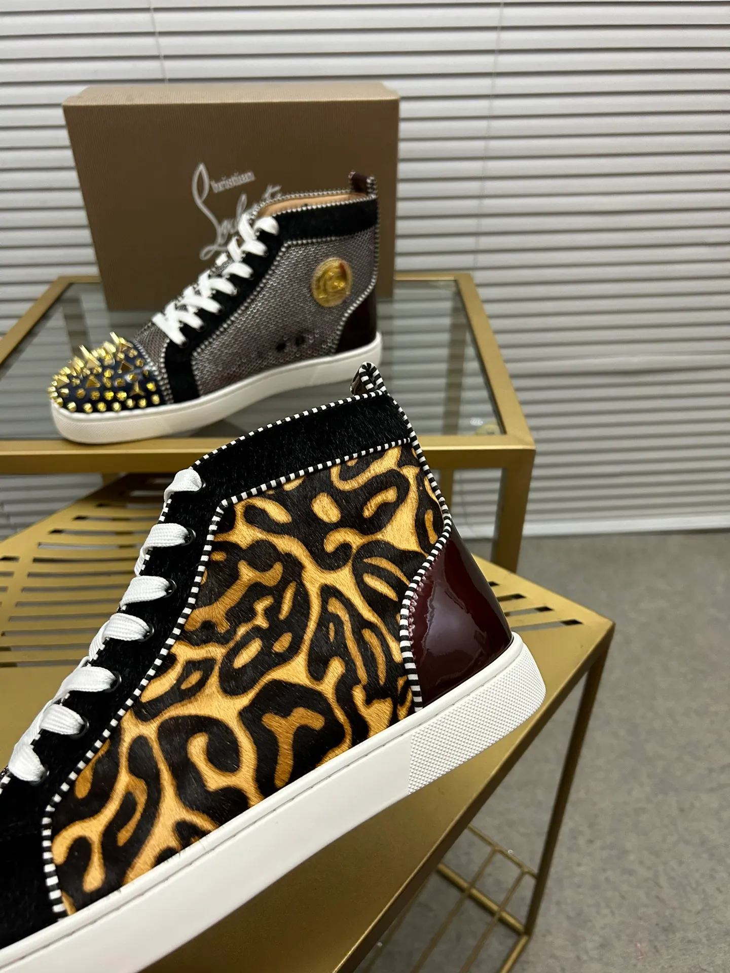 (Customized model) Ex-factory price is 560. christian louboutin (CL red sole shoes) counter series, casual sneakers for couples 📢 📢 📢 Exclusive hot style release 🎈🎈💪 Movable latex feet 👻 Finished outsole line [Proud] 😝Female 35-40# Male 38#-46, global supply😝 [Top version]: Original imported genuine leather upper, top original leather lining, original molded TPU outsole, original 1:1 detail processing, original shoe last,